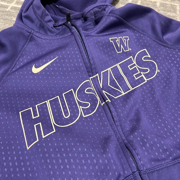 UW Huskies Women’s Nike Hoodie - Picture 2 of 9